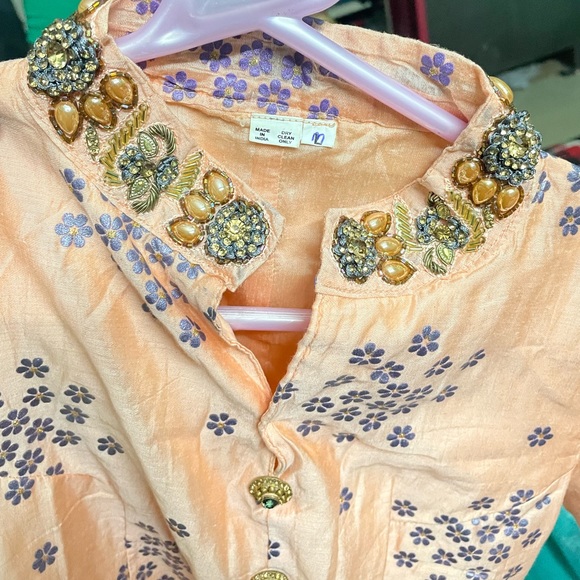 Light peach coloured slit kurta with beautiful pearl work in neck - Picture 5 of 13